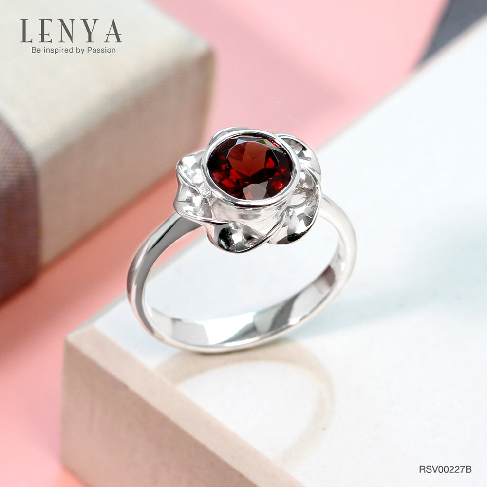 LENYA แหวนเงินแท้ ประดับพลอยโกเมน (Garnet) เสริมบุคลิกความมั่นใจ เสริมให้ร่ำรวย อัญมณีประจำเดือนมกราคม