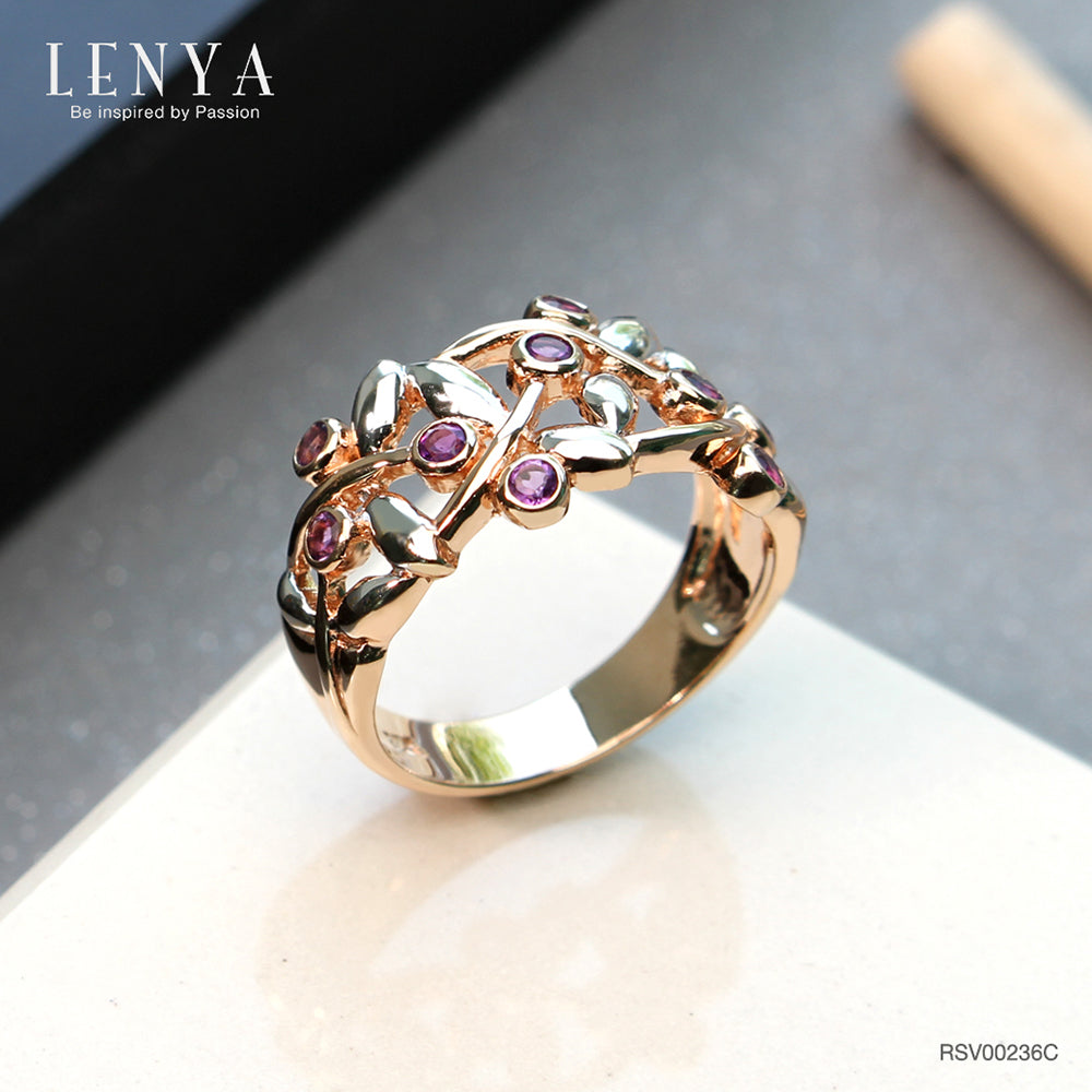 LENYA แหวน ประดับพลอยอะเมทิสต์ (Amethyst) โดดเด่นด้วยเทคนิคพิเศษ ด้วยการชุบทองคำขาวที่ใบไม้ บนตัวเรือนเงินแท้ชุบสีพิ้งค์โกลด์ (Pink Gold)