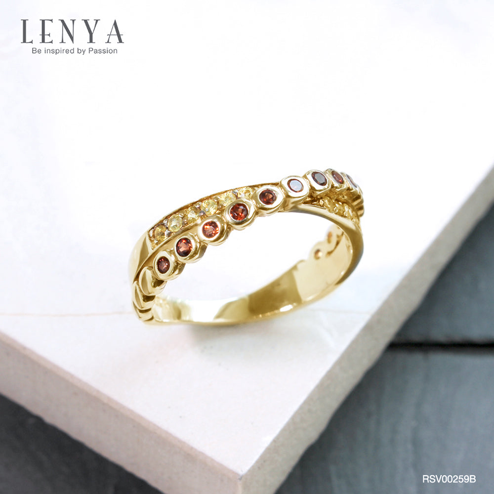 LENYA แหวนเงิน ชุบทอง18เค ประดับพลอย สีแดง โกเมน(Garnet) สีเหลือง บุษราคัม ( Yellow Sapphire) ในรูปแบบดีไซน์ที่เรียบๆแต่มีลูกเล่น ที่สร้างความโดดเด่น และสีสีนที่ดูลงตัว
