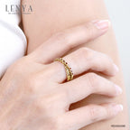 LENYA แหวนเงิน ชุบทอง18เค ประดับพลอย สีแดง โกเมน(Garnet) สีเหลือง บุษราคัม ( Yellow Sapphire) ในรูปแบบดีไซน์ที่เรียบๆแต่มีลูกเล่น ที่สร้างความโดดเด่น และสีสีนที่ดูลงตัว