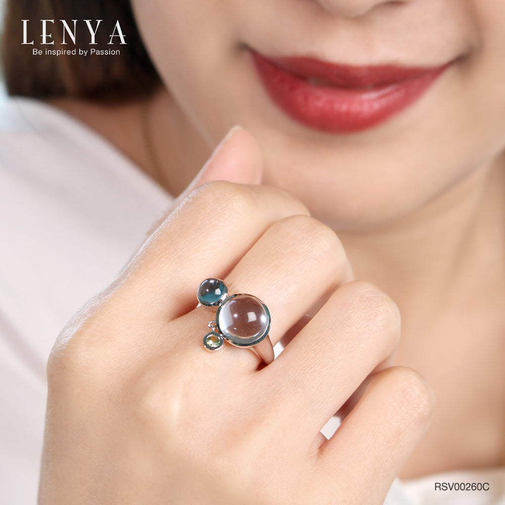 LENYA แหวนบลูโทแพซ (Sky Blue Topaz) เจียระไนหลังเบี้ย ประดับซาโวไรท์ ตัวเรือนเงินแท้ 925 ชุบโรเดียม