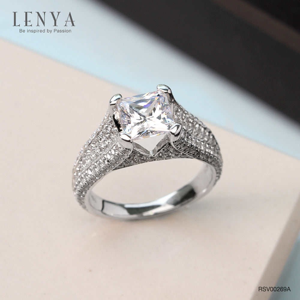 LENYA แหวน CZ สีขาว Diamondlike เสริมบุคลิกและความมั่นใจ ขนาด 6.5 มิล ตัวเรือนเงินแท้925 ชุบทองคำขาว