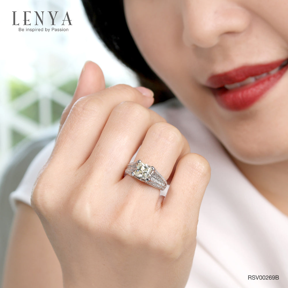LENYA แหวน CZ สีเหลือง Diamondlike เสริมบุคลิก ขนาด 6.5 มิล ตัวเรือนเงินแท้925 ชุบทองคำขาว