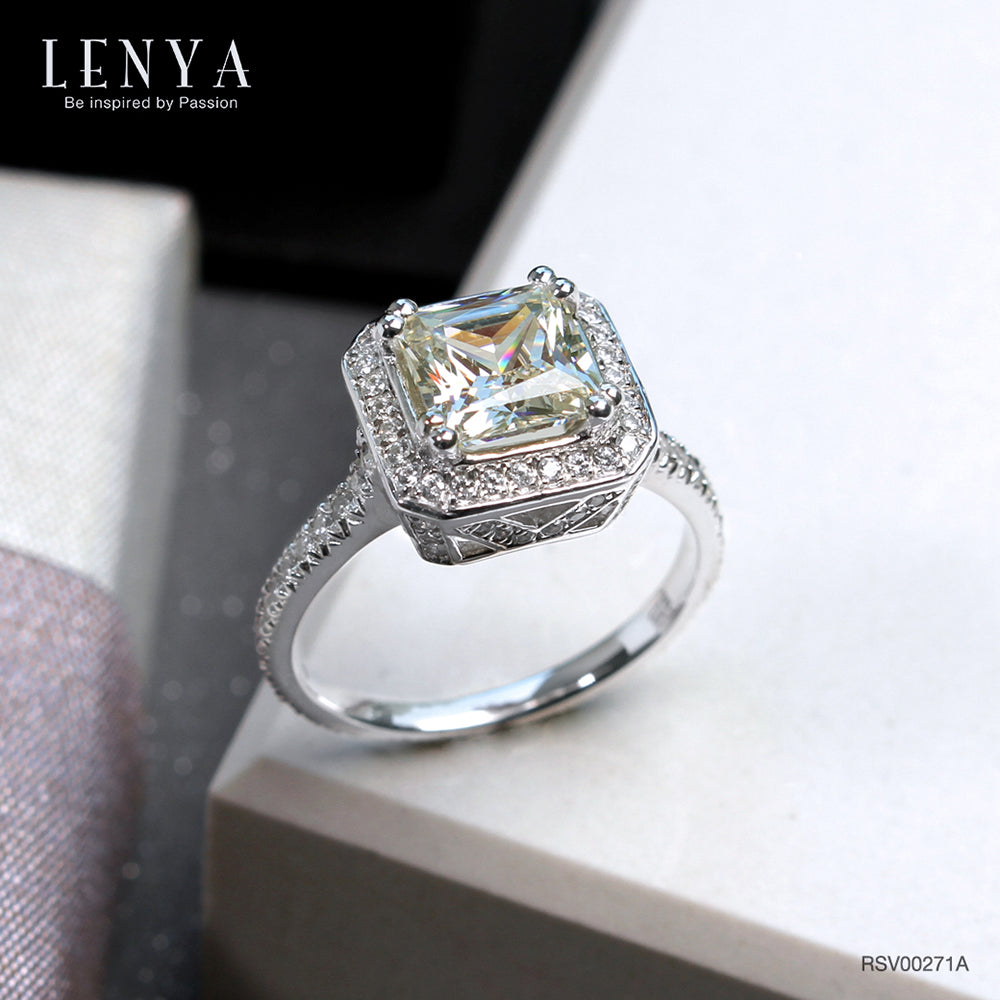 LENYA แหวน เพชร DiamondLike สีแฟนซี ประดับด้วย Cubic Zirconia เม็ดเล็ก 103 เม็ดล้อมรอบเพชรกลาง และตามตัวเรือนอย่างสวยงาม ตัวเรือนทำจากเงินแท้ชุบทองคำขาวสีสว่างใส ผสมผสานกับการดีไซน์แบบอิตาลี่