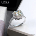 LENYA แหวน เพชร DiamondLike สีแฟนซี ประดับด้วย Cubic Zirconia เม็ดเล็ก 103 เม็ดล้อมรอบเพชรกลาง และตามตัวเรือนอย่างสวยงาม ตัวเรือนทำจากเงินแท้ชุบทองคำขาวสีสว่างใส ผสมผสานกับการดีไซน์แบบอิตาลี่
