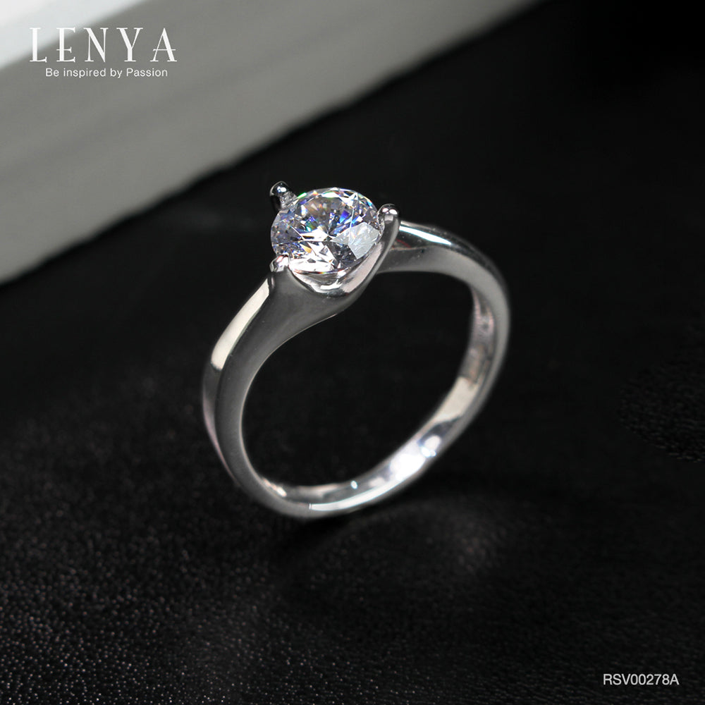 LENYA แหวนเพชร DiamondLike เรียบหรูคลาสสิค ประดับด้วยเพชรชนาด 1 กะรัต บนตัวเรือนเงินแท้ชุบทองคำขาว