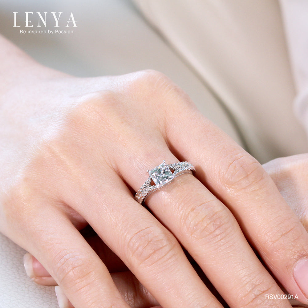 LENYA แหวน CZ จาก SWAROVSKI เสริมบุคลิกความหรูหรา ขนาด 6 มิล ตัวเรือนเงินแท้925 ชุบทองคำขาว