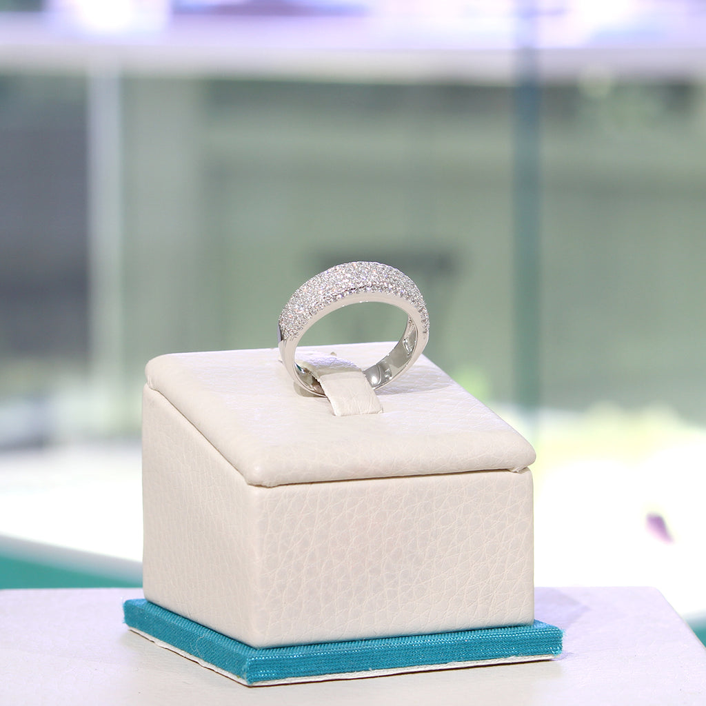 LENYA แหวน CZ จาก SWAROVSKI เสริมบุคลิกความหรูหรา ขนาด 1 มิล ตัวเรือนเงินแท้925 ชุบทองคำขาว