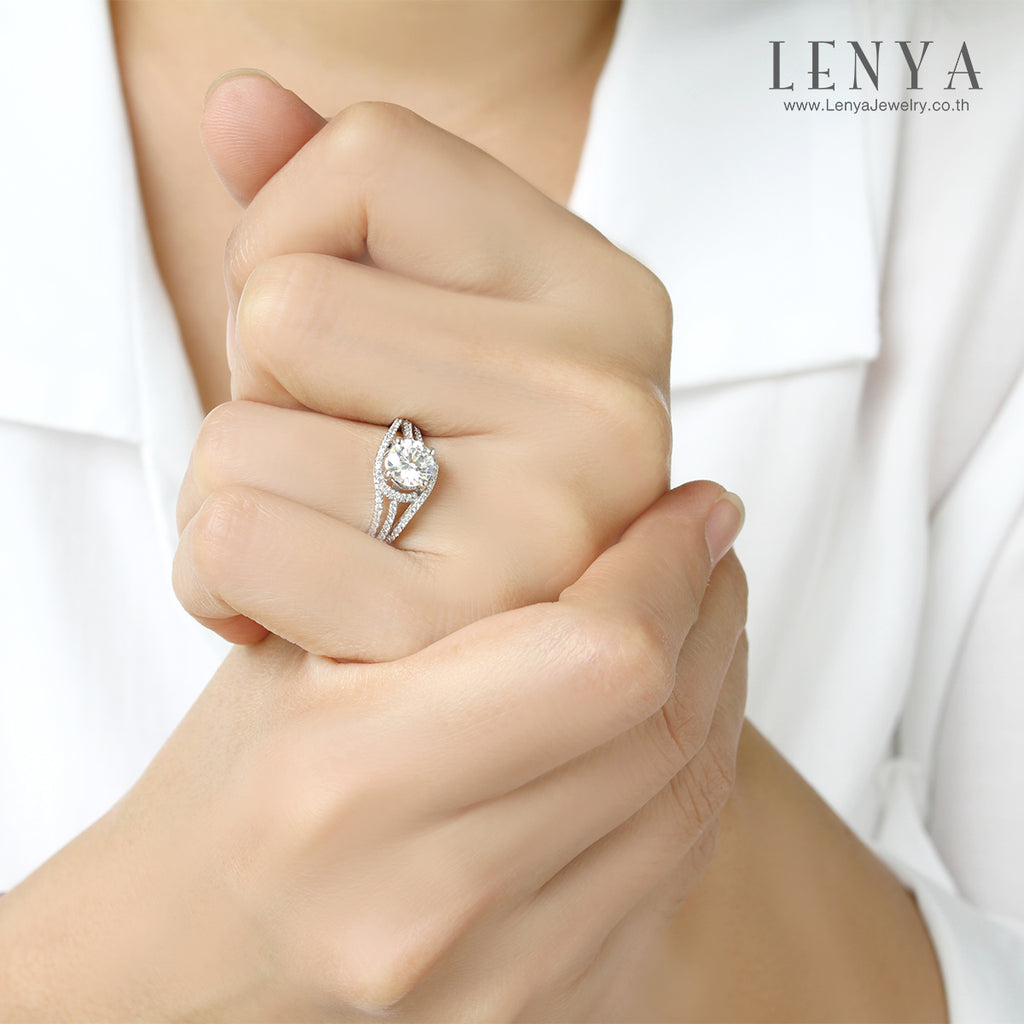 LENYA แหวนเพชร DiamondLike เพิ่มลูกเล่นเก๋ๆให้เรียวนิ้ว บนตัวเรือนเงินแท้ชุบทองคำขาว