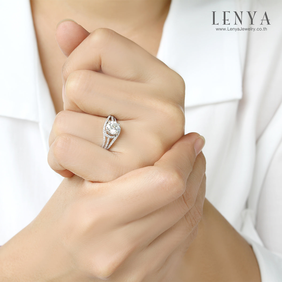 LENYA แหวนเพชร DiamondLike เพิ่มลูกเล่นเก๋ๆให้เรียวนิ้ว บนตัวเรือนเงินแท้ชุบทองคำขาว
