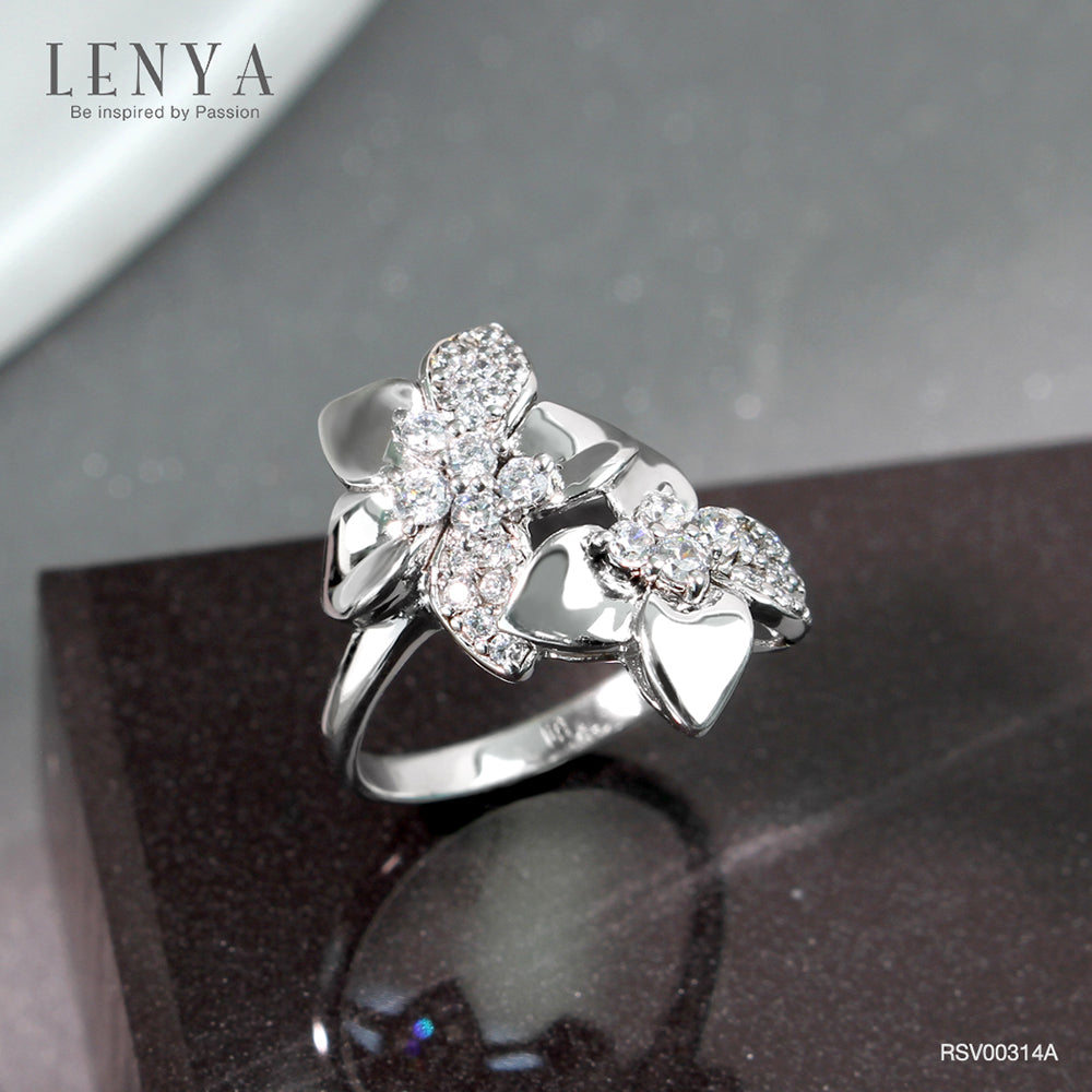 LENYA แหวน คิวบิกเซอร์โคเนีย (Cubic Zirconia) ตัวเรือนเงินแท้ 925 ชุบทองคำขาว ดีไซน์กลีบดอกไม้ เพิ่มความโดดเด่นให้พลอย
