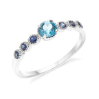 LENYA แหวนเงินแท้ 925 ชุปทองคำขาว ประดับพลอย สีฟ้า บลูโทแพซ (Blue Topaz) ชูเด่นกับดีไซน์เล็กน่ารักๆ  เพิ่มเสน่ห์ดึงดูด กับพลอยสีน้ำเงิน ไพลิน(Blue Sapphire)  ตรงบ่าข้างดูสะดุดตา น่าหลงไหล
