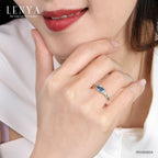 LENYA แหวนเงินแท้ 925 ชุปทองคำขาว ประดับพลอย สีฟ้า บลูโทแพซ(Blue Topaz) รูปทรงสี่เหลี่ยม ดูมีสไตล์ และเสริมแต่งด้วย สีเขียว โครม ไดออฟไซต์ (chrome Diopside)  เพิ่มความโดดเด่นอย่างสวยงาม
