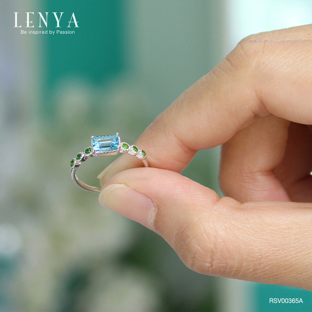 LENYA แหวนเงินแท้ 925 ชุปทองคำขาว ประดับพลอย สีฟ้า บลูโทแพซ(Blue Topaz) รูปทรงสี่เหลี่ยม ดูมีสไตล์ และเสริมแต่งด้วย สีเขียว โครม ไดออฟไซต์ (chrome Diopside)  เพิ่มความโดดเด่นอย่างสวยงาม