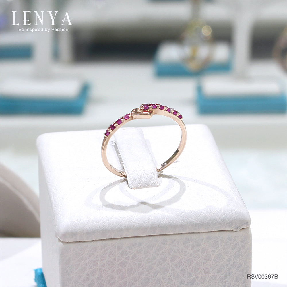 LENYA แหวนเงินแท้ 925 ชุปพิงค์โกลด์ (Pink Gold)โดดเด่นด้วยดีไซน์ หัวใจแห่งรัก ประดับด้วยพลอยทับทิมสีแดง มัดใจสาวๆ