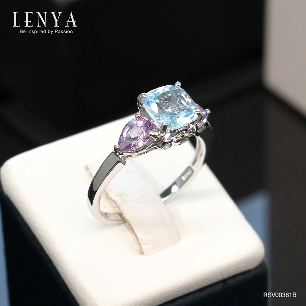 LENYA แหวนเงินแท้ 925 ชุปทองคำขาว ประดับบลูโทแพซสีฟ้า (Blue topaz ) อเมทิสต์ (Amethyst) และ เพอริดอท (Peridot ) ดีไซน์เรียบง่ายแต่ทันสมัย