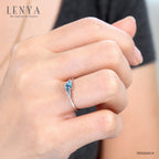 LENYA แหวนเงินแท้ 925 ชุปทองคำขาว ประดับด้วยพลอย สีฟ้า บลูโทแพซ( Blue Topaz) ดีไซต์ที่มาพร้อมกับความน่ารัก แสนหวาน สดใจร่าเริง ในสไตล์ เกาหลีญี่ปุ่น
