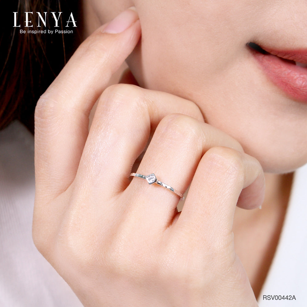 LENYA แหวนเงินแท้ 925 ชุปทองคำขาว ประดับด้วย Cubic Zirconia สวมใส่ได้ทุกวัน  เสริมบุคลิกเพิ่มความมั่นใจ