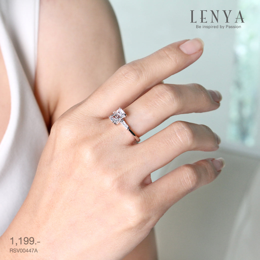LENYA แหวนเงินแท้ 925 ชุปทองคำขาว ประดับด้วย Cubic Zirconia ทรงสี่เหลี่ยม  เสริมบุคลิกเพิ่มความมั่นใจ