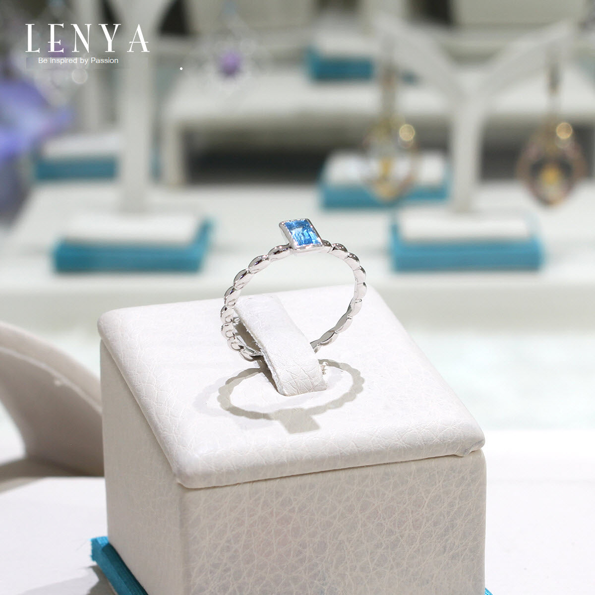 LENYA แหวนเงินแท้ ประดับพลอยบลูโทแพซสีฟ้า( Blue Topaz) ทรงสี่เหลี่ยม สวยเท่ห์อย่างมีสไตล์ ตัวเรือนชุบทองคำขาว