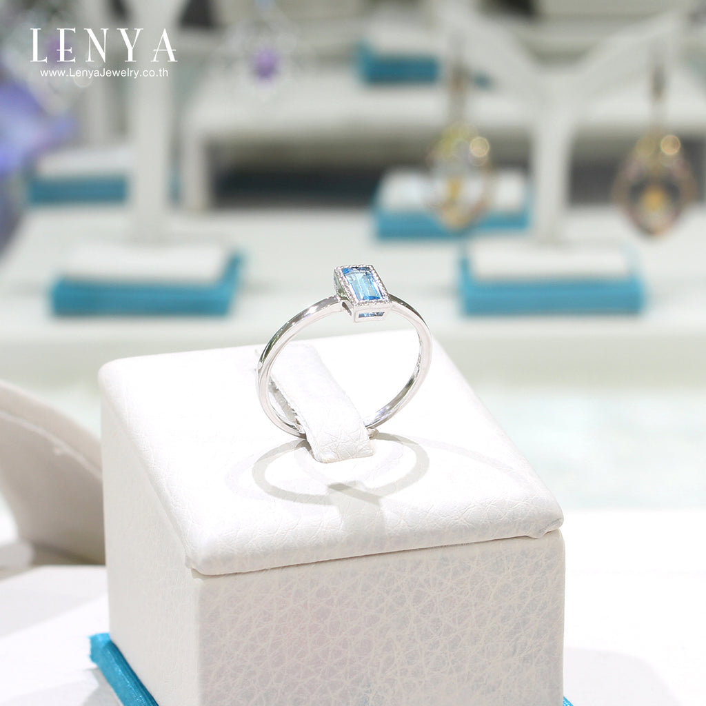 LENYA แหวนบลูโทแพชสีฟ้า(Blue Topaz) ทรงสี่เหลี่ยม ดีไซน์น่ารักสุดเก๋ ตัวเรือนเรือนเงินแท้925 ชุบทองคำขาว