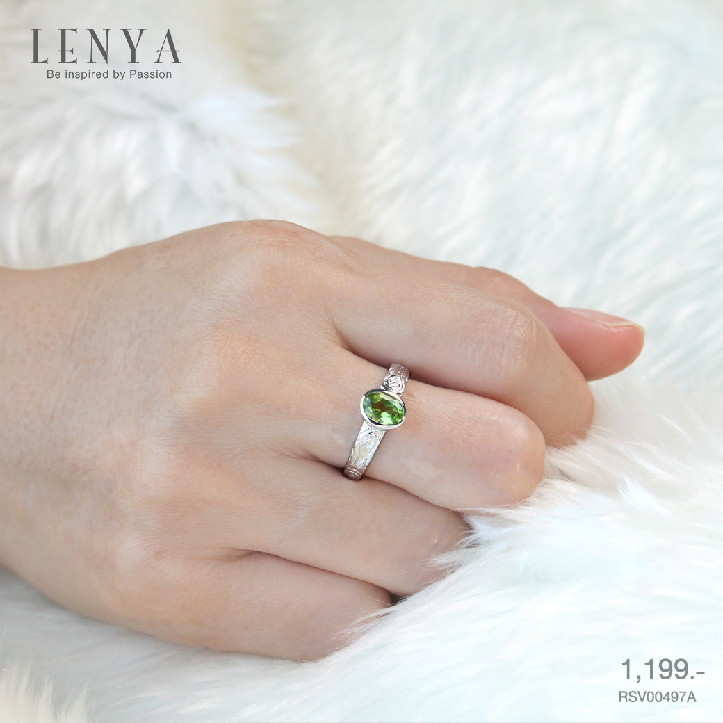 LENYA แหวนเงินแท้ ประดับพลอยสีเขียวอมเหลือง เพอริดอท( peridot)  ดีไซน์เรียบหรูดูโดดเด่น  อัญมณีสำหรับชาวราศีสิงห์ หนุนนำความร่มเย็น สงบสุข เป็นสิริมงคลแก่ชีวิต