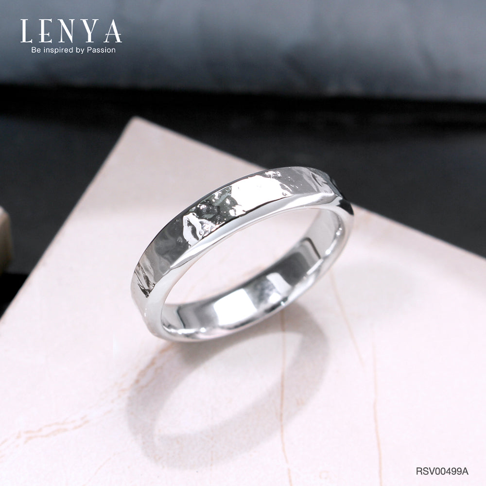 LENYA แหวนเงินแท้ 925 ชุบโรเดียม พื้นผิวแหวนมีลวดลายในตัว สวยได้แม้ไม่มีอัญมณีมาประดับ