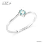 แหวนบลูโทแพซ(Blue Topaz)  สีฟ้า ดีไซน์น่ารักแต่เก๋ไก๋ ตัวเรือนชุบทองคำขาว (Rhodium) สวยเข้ากับทุกคน ใครใส่ก็สวย