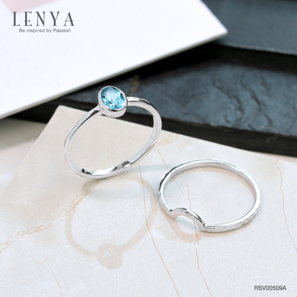 LENYA แหวนบลูโทแพซ(Blue Topaz)  สีฟ้า ดีไซน์น่ารักแต่เก๋ไก๋ ตัวเรือนชุบทองคำขาว (Rhodium) สวยเข้ากับทุกคน ใครใส่ก็สวย