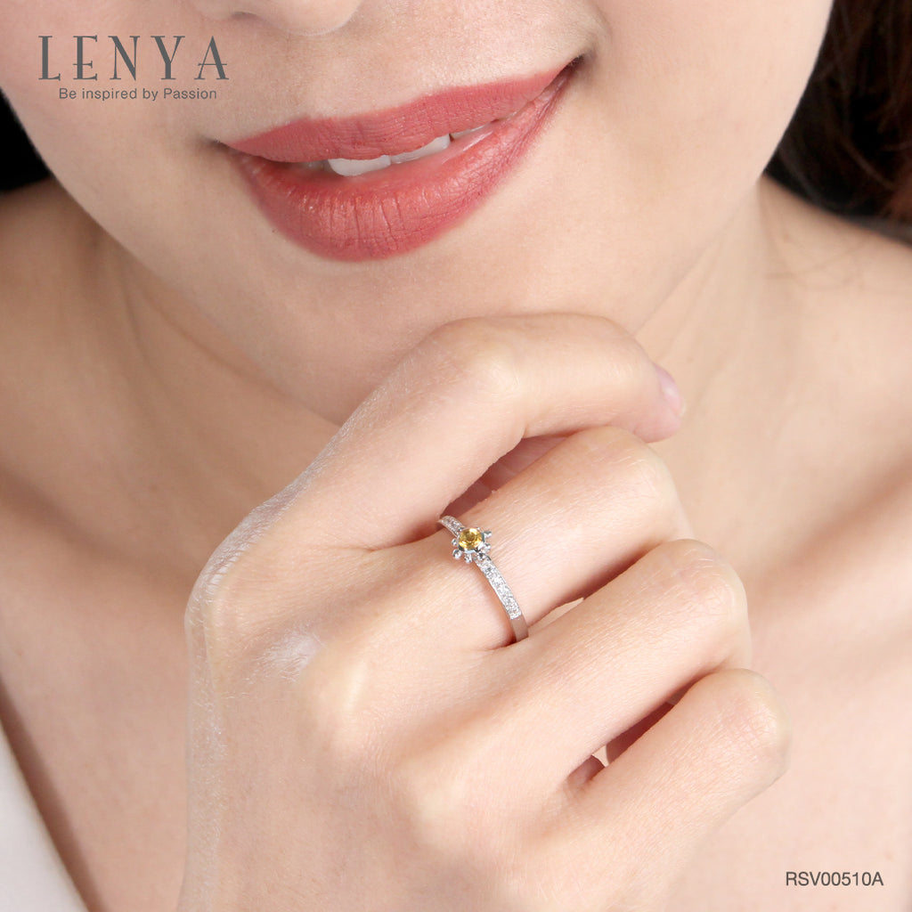 LENYA แหวนซิทริน(Citrine)  สีเหลือง และ คิวบิกเซอร์โคเนีย (Cubic Zirconia) ตัวเรือนเงิน ชุบทองคำขาว (Rhodium) ดีไซน์ น่ารักๆ เพิ่มสเน่ห์บนเรียวนิ้วได้อย่างมีสไตล์