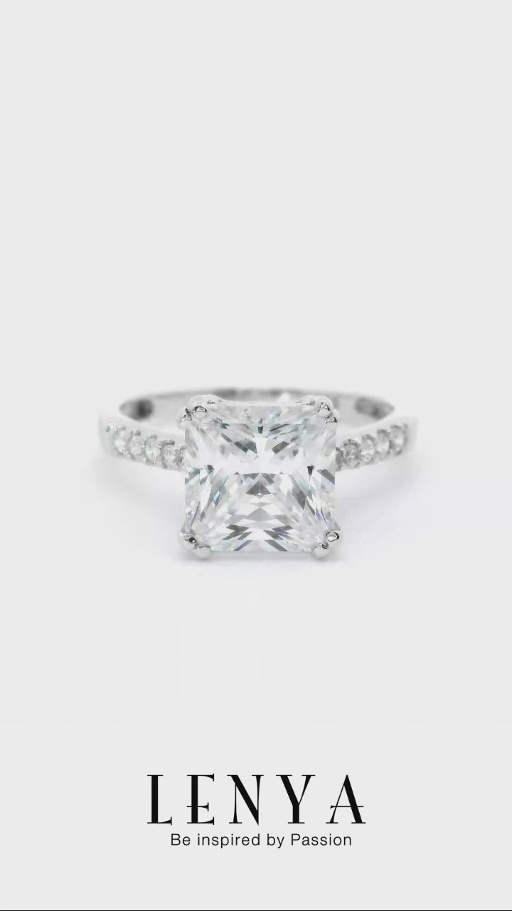LENYA แหวนเพชร DiamondLike เพชรสี่เหลี่ยมบนดีไซน์สุดคลาสสิค บนตัวเรือนเงินแท้ชุบทองคำขาว โดนใจในทุกสถานการณ์