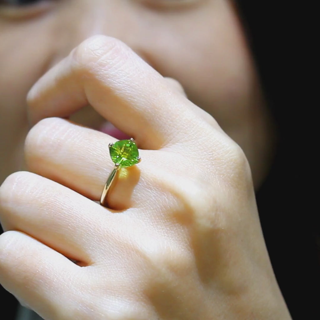 LENYA แหวนเพชร DiamondLike สีเหลือง ขนาด 2 กะรัต บนตัวเรือนเงินแท้ชุบทอง งานคุณภาพที่เติมเต็มความหรูหราดังที่คุณต้องการ