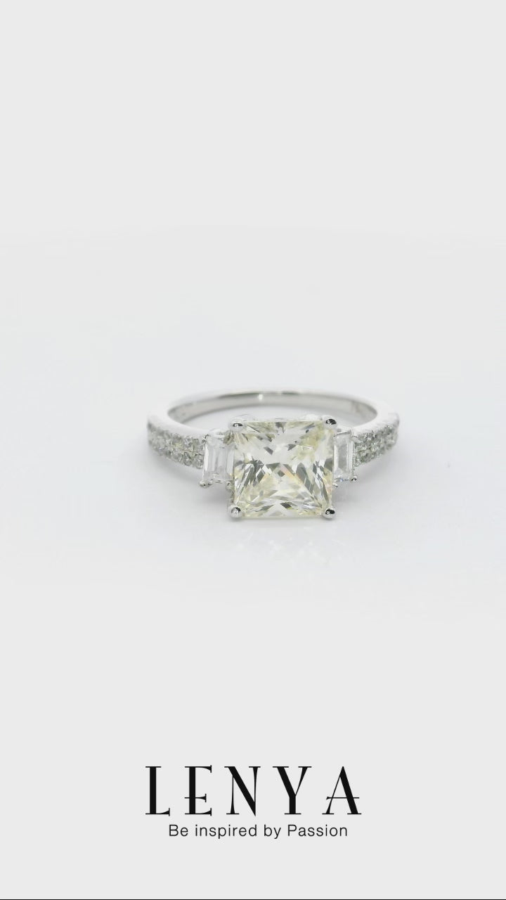 LENYA แหวนเพชร DiamondLike ทรง Princess Cut เลิศหรูสีแฟชั่น Yellow Light ประดับด้วย Cubic Zirconia มากถึง 30 เม็ด ตัวเรือนทำจากเงินแท้ 925 ชุบทองคำขาวเพิ่มมิติความสว่าง