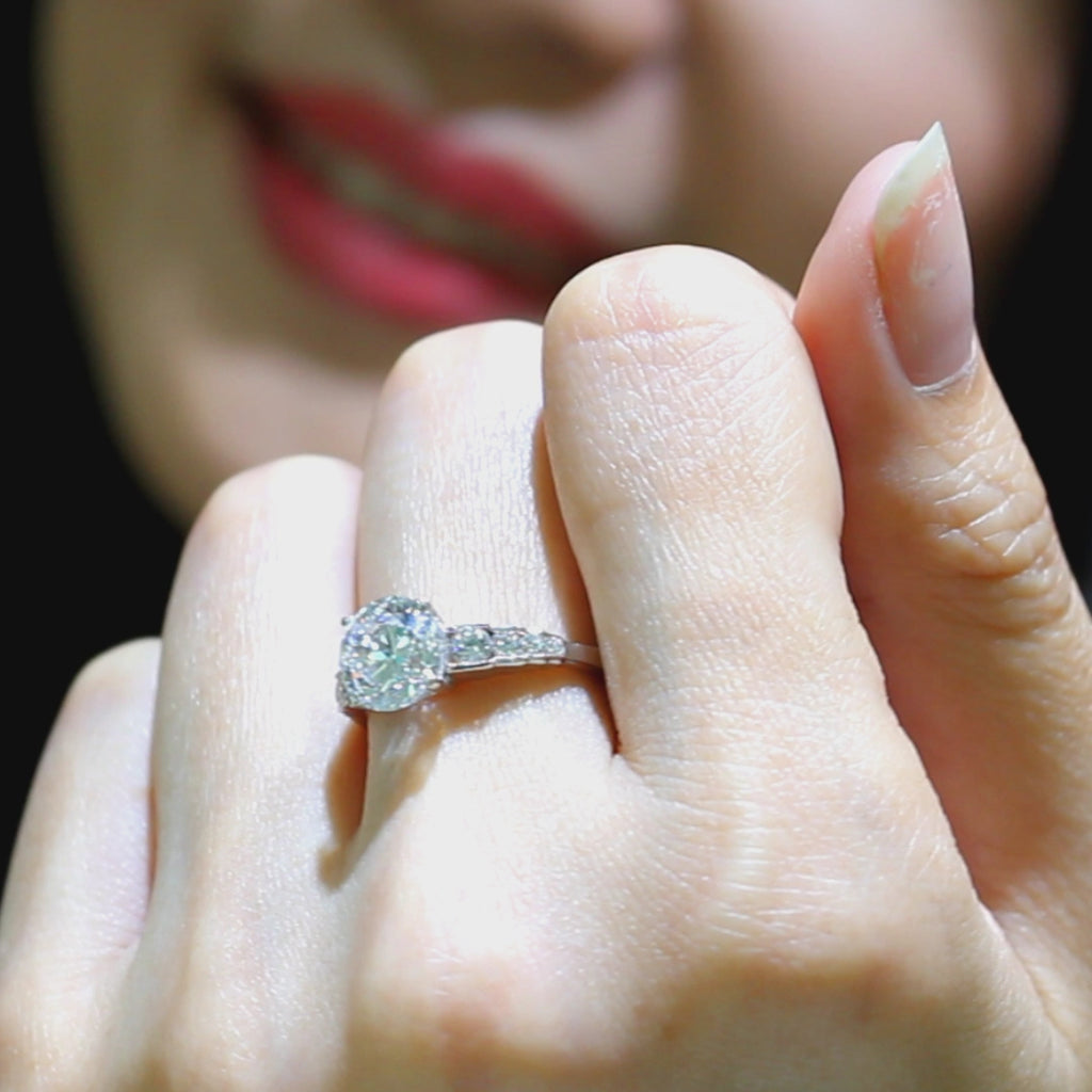 LENYA แหวนดีไซน์เรียบหรู หัวแหวนประดับเพชร DiamondLike ตัวเรือนเงินแท้ชุบทองคำขาว