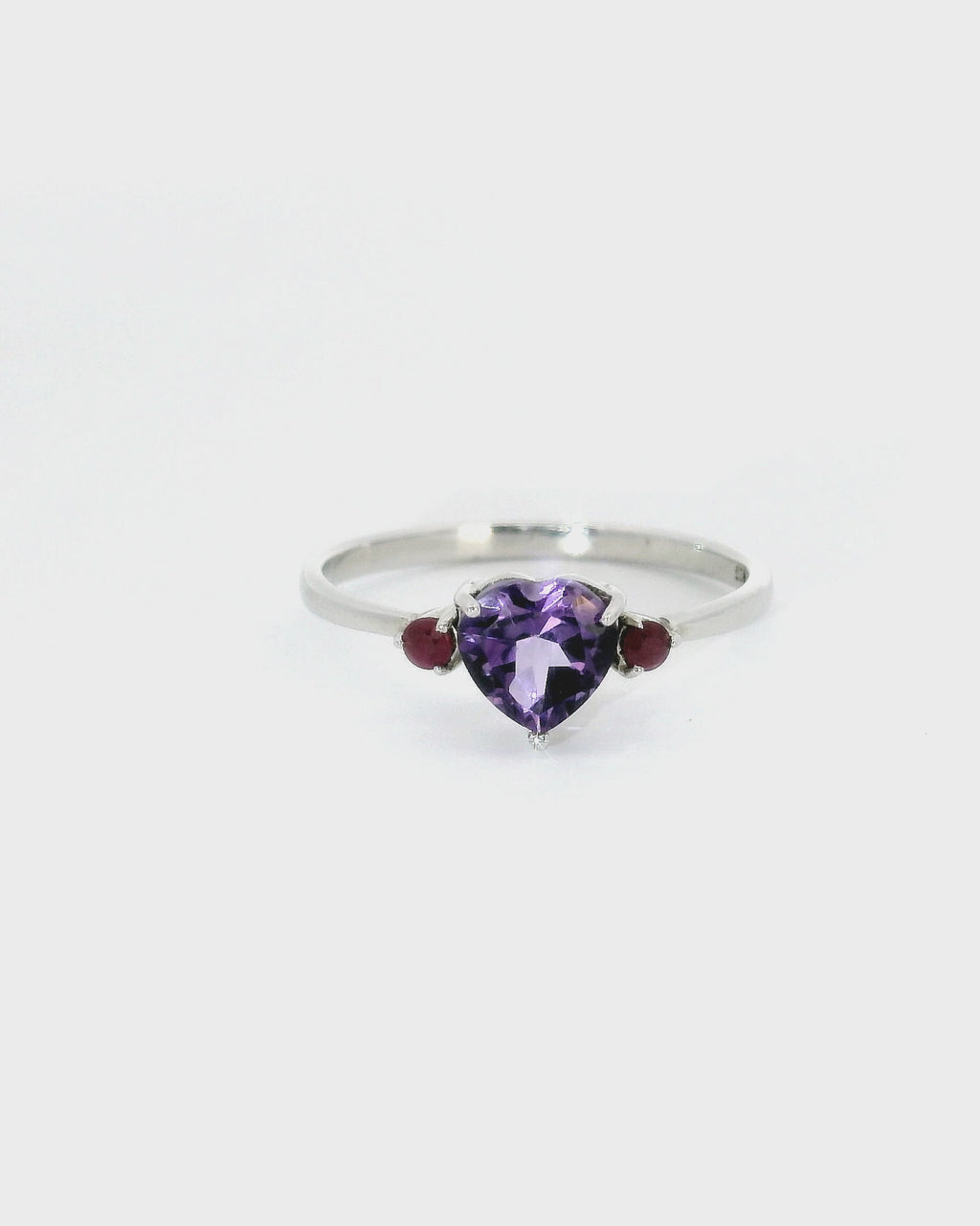 LENYA แหวนเงินแท้ ประดับพลอยอเมทิสต์ (Amethyst) รูปหัวใจ และ ทับทิม (Ruby) เสริมบุคลิกความมั่นใจ เสริมความรัก เสริมให้มีสติ