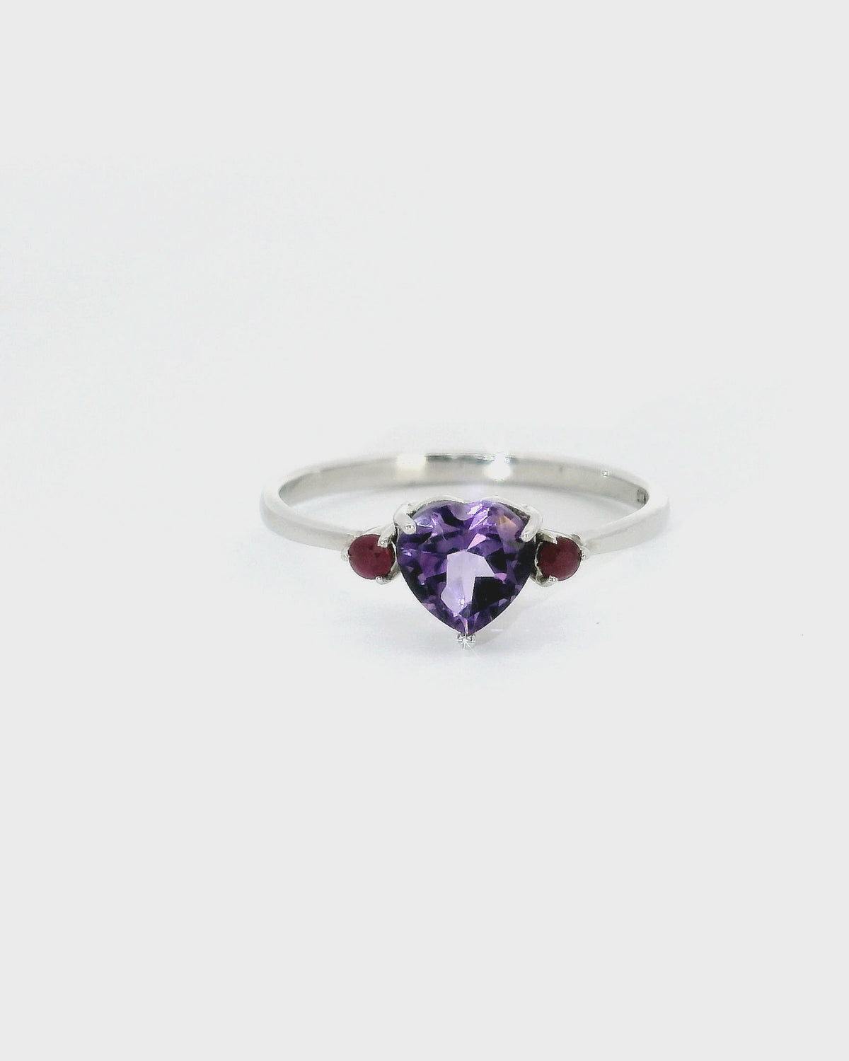 LENYA แหวนเงินแท้ ประดับพลอยอเมทิสต์ (Amethyst) รูปหัวใจ และ ทับทิม (Ruby) เสริมบุคลิกความมั่นใจ เสริมความรัก เสริมให้มีสติ