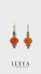 LENYA ต่างหูประดับคาเนเลี่ยน(Carnelian) เป็นหินแห่งคำอวยพรให้พบเจอแต่ความสุข ความเจริญก้าวในชีวิต เสริมบารมี  และเม็ดเล็ก อะเมทิสต์ แซฟไฟซ์สีส้ม และซิทริน ตัวเรือนเงินแท้ชุบทอง