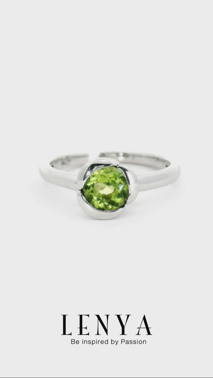 LENYA แหวนพลอยเพอริดอท (Peridot) ปกป้องคุ้มครองเสริมสิริมงคล ความโชคดี นำพาความเจริญรุ่งเรืองในชีวิต หัวแหวนดีไซน์เป็นกลีบดอกไม้ ตัวเรือนเงินแท้ชุบทองคำขาว