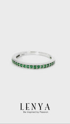 LENYA แหวน CZ สีเขียวจาก SWAROVSKI เพิ่มความงามขนาด 1.25 มิล ตัวเรือนเงินแท้925 ชุบทองคำขาว