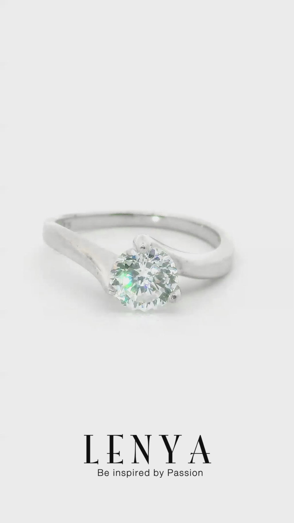 LENYA แหวน CZ จาก SWAROVSKI เสริมบุคลิกความหรูหรา ขนาด 6.5 มิล ตัวเรือนเงินแท้925 ชุบทองคำขาว