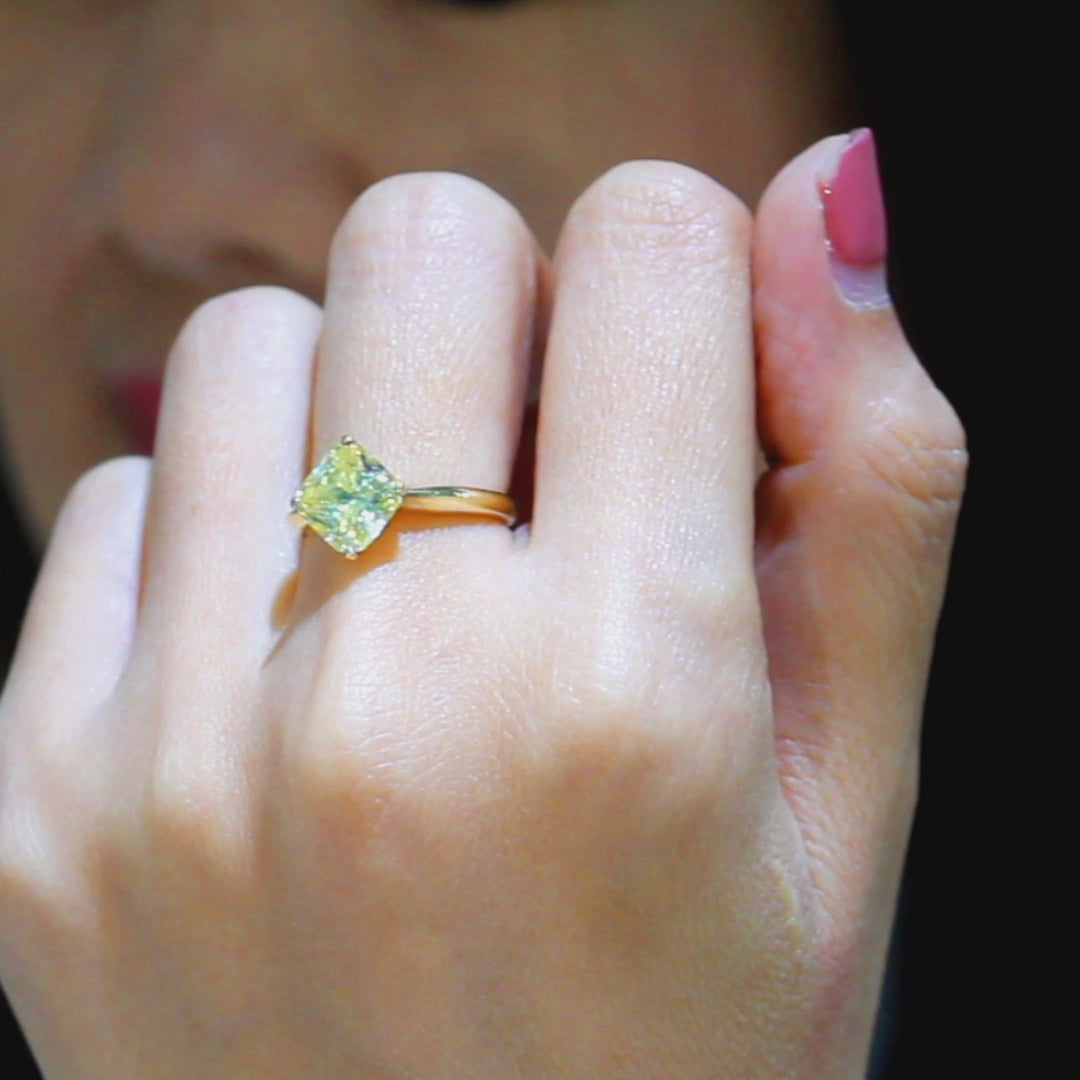 LENYA แหวนเพชร DiamondLike สีเหลือง ขนาด 2 กะรัต บนตัวเรือนเงินแท้ชุบทอง งานคุณภาพที่เติมเต็มความหรูหราดังที่คุณต้องการ