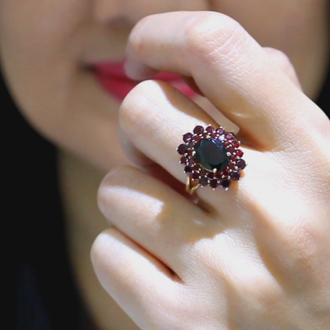 LENYA แหวนพลอยโกเมนหรือการ์เนต (Garnet) ดีไซน์หรูคลาสสิค ประดับด้วยพลอยสีแดงจำนวน 33 เม็ด ตัวเรือนเงินแท้ชุบทอง