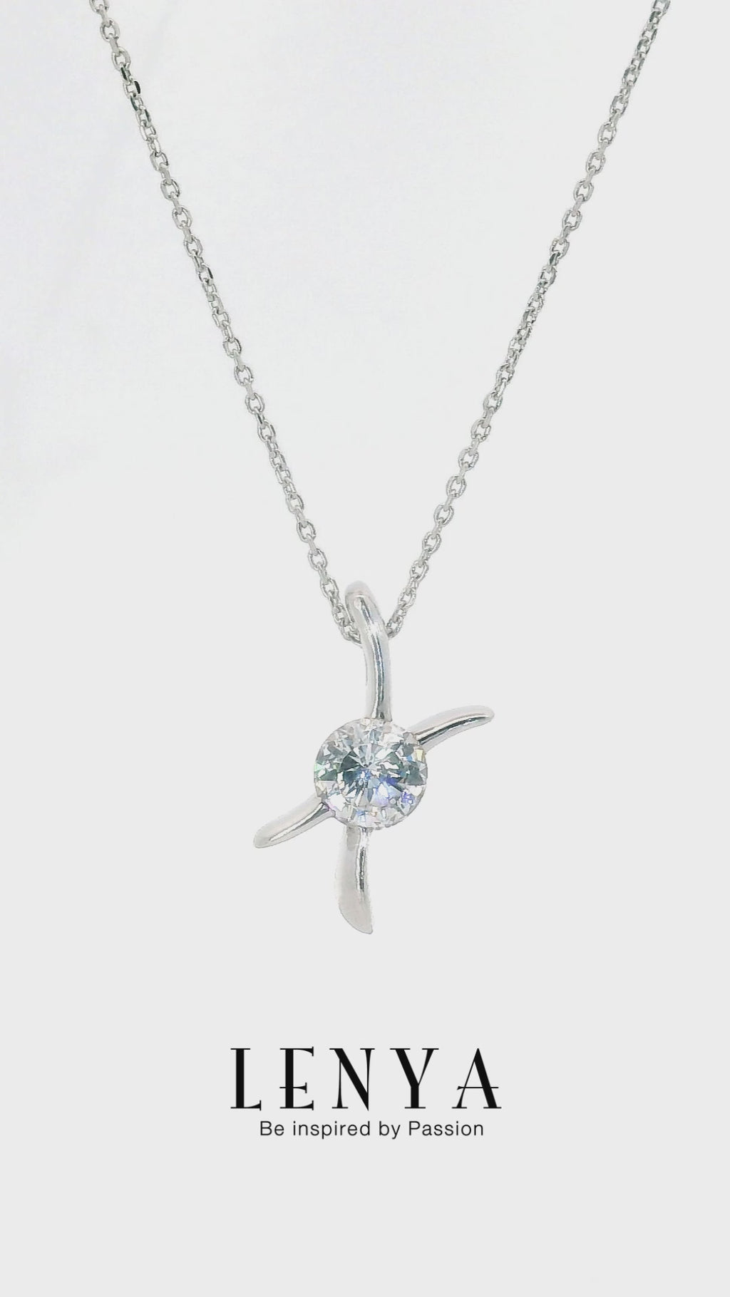 LENYA จี้เพชร DiamondLike 1 กะรัต ดีไซน์รูปตัว X เอกลักษณ์ที่ไม่ซ้ำใคร ตัวเรือนเงินแท้ชุบทองคำขาว