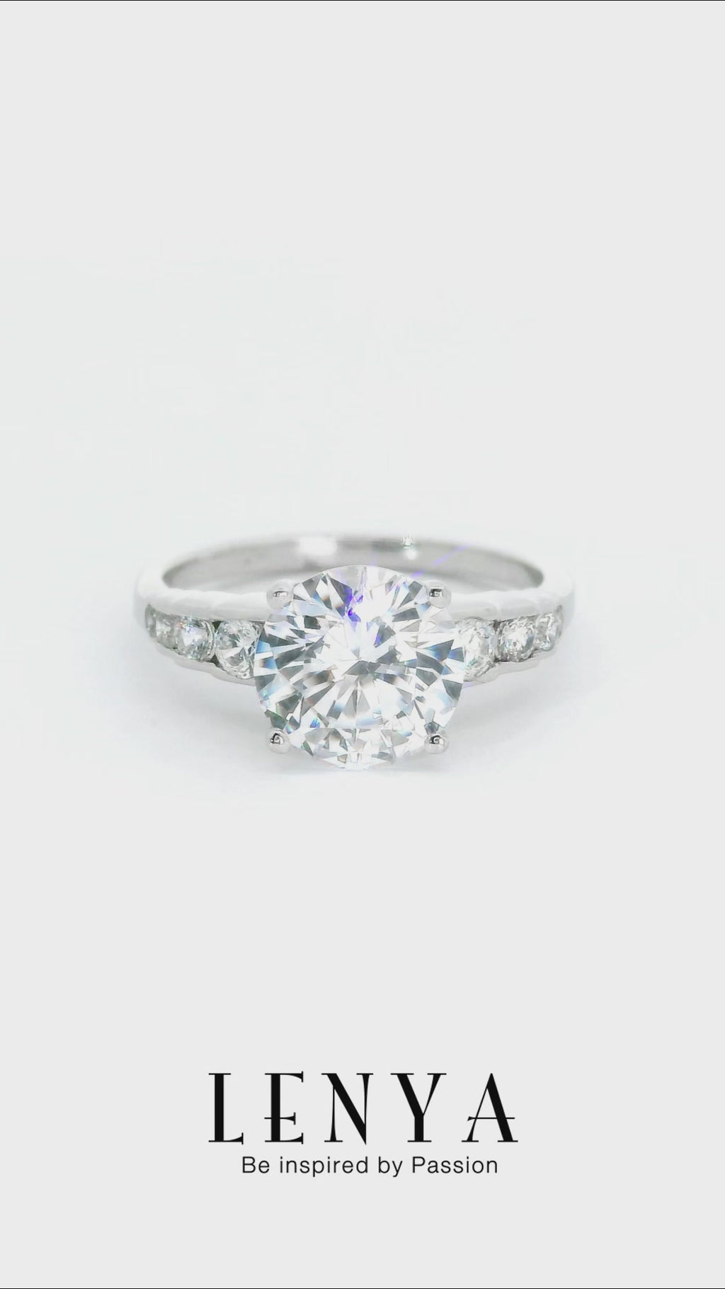 LENYA แหวน CZ สีขาวจาก SWAROVSKI เสริมบุคลิกความหรูหรา ขนาด 8 มิล ตัวเรือนเงินแท้925 ชุบทองคำขาว