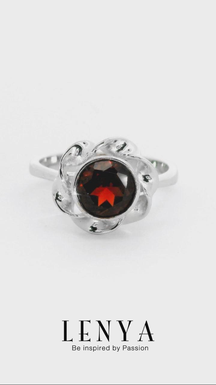 LENYA แหวนเงินแท้ ประดับพลอยโกเมน (Garnet) เสริมบุคลิกความมั่นใจ เสริมให้ร่ำรวย อัญมณีประจำเดือนมกราคม